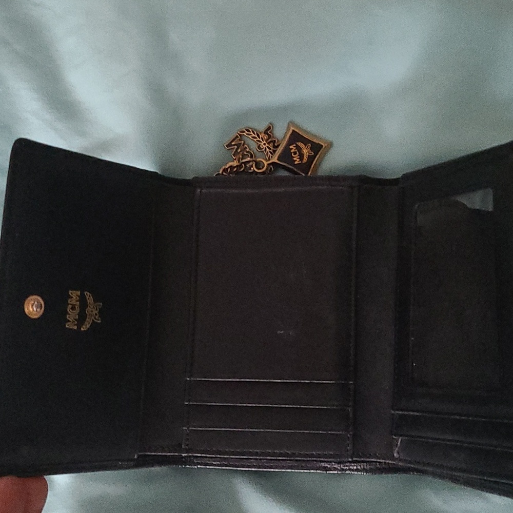MCM EUC Bi-Fold Wallet - Picture 4 of 4